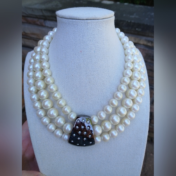 Givenchy Chunky Pearl Chocker Necklace - Picture 1 of 13
